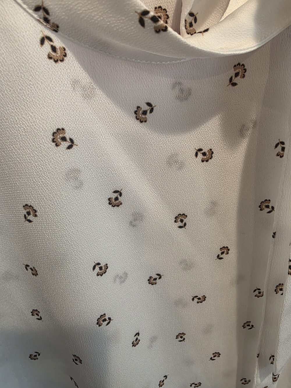 Vince Camuto Ivory Printed Bow-Tie Sleeveless Blouse - Picture 3 of 7